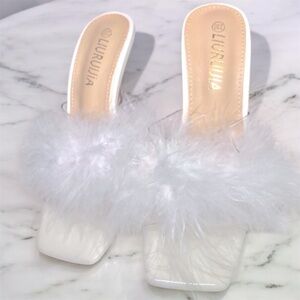 LIURUIJIA NWT Square Toe Feathers High Heel Fur Fuzzy Fluffy Heels size 6